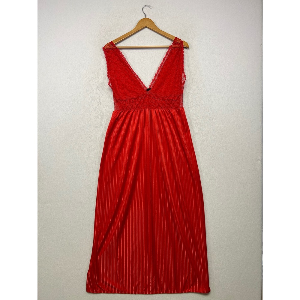 Vintage Elissia Women Medium Red Lace Bodice Pleated Maxi Nightgown Lingerie
